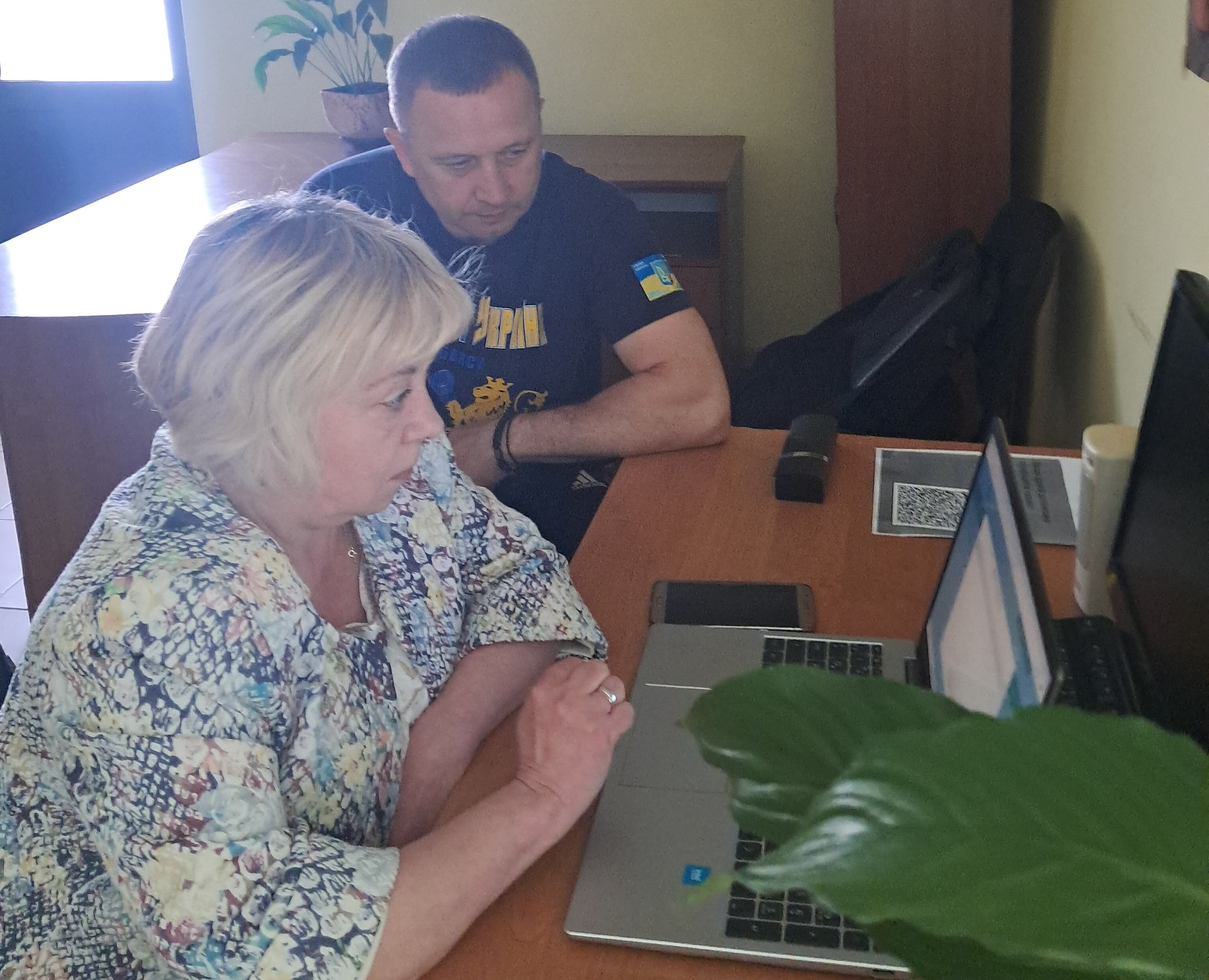 Мукачівські податківці консультують щодо декларування доходів перед виїздом за кордон