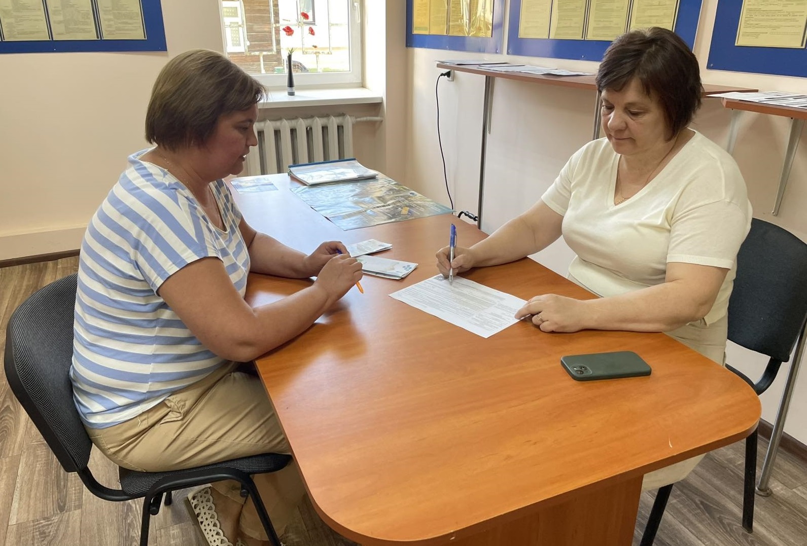 Міжгірські податківці розповіли громадянам щодо порядку добровільної участі у системі загальнообов’язкового державного соціального страхування