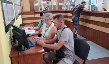 Фахівці Ужгородської ДПІ допомагають громадянам оформити податкову знижку