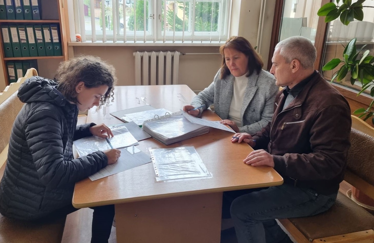 У Тячеві податківці консультують громадян щодо декларування доходів перед виїздом за кордон