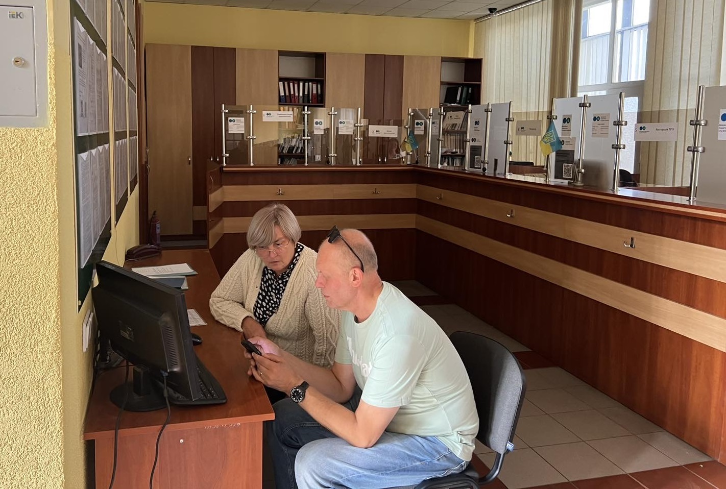 Ужгородські податківці інформують платників про можливість електронного листування з ДПС