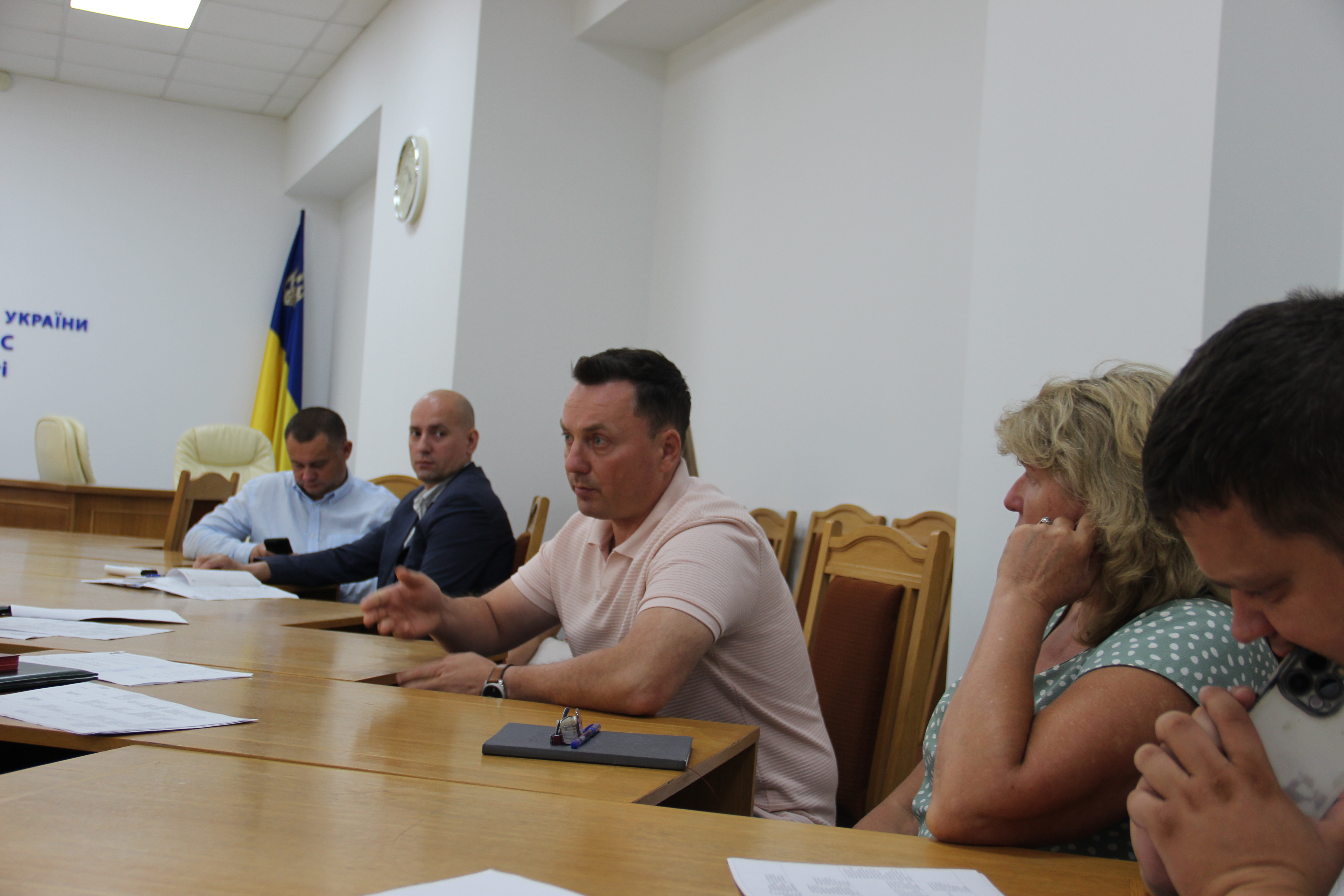 Податкова Закарпаття обговорила з бізнесом оплату праці найманих працівників та сплату податків. Фото № 4/3