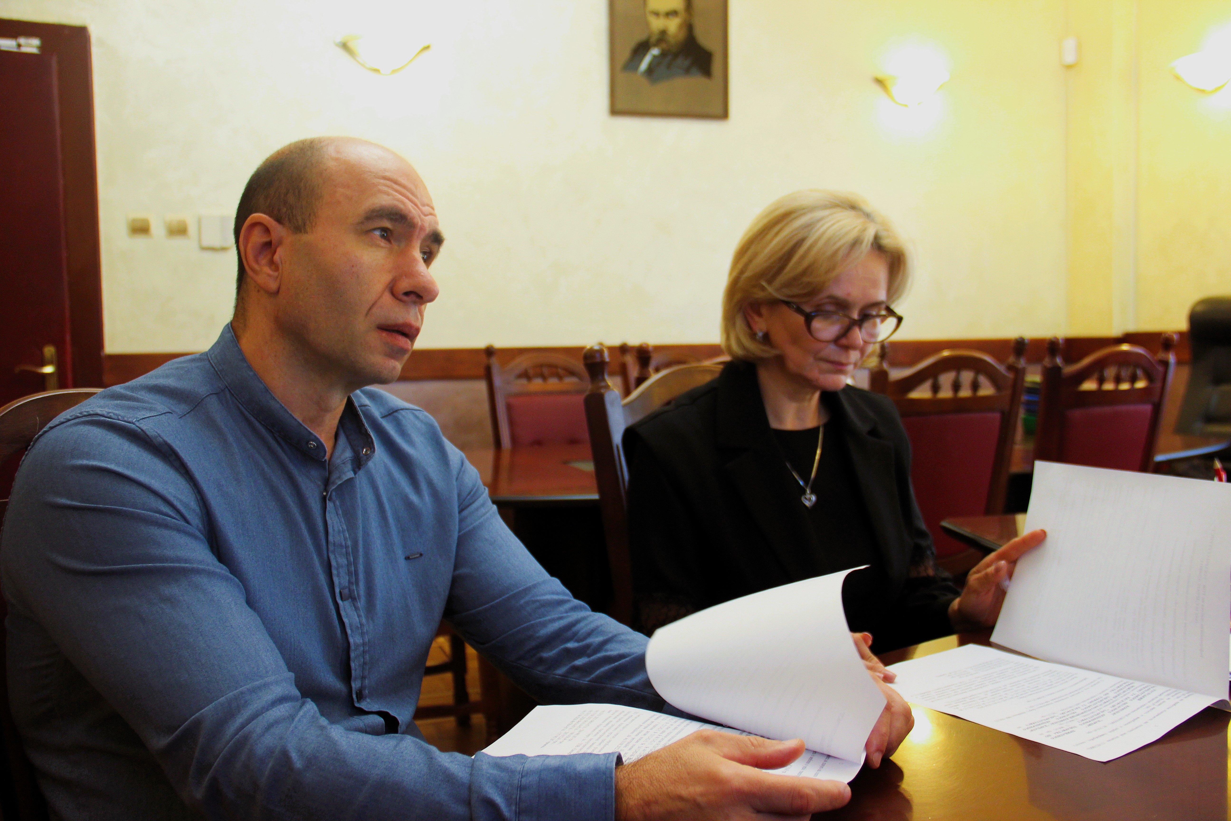 У ГУ ДПС у Закарпатській області обговорили з платником шляхи погашення податкового боргу. Фото № 2/1