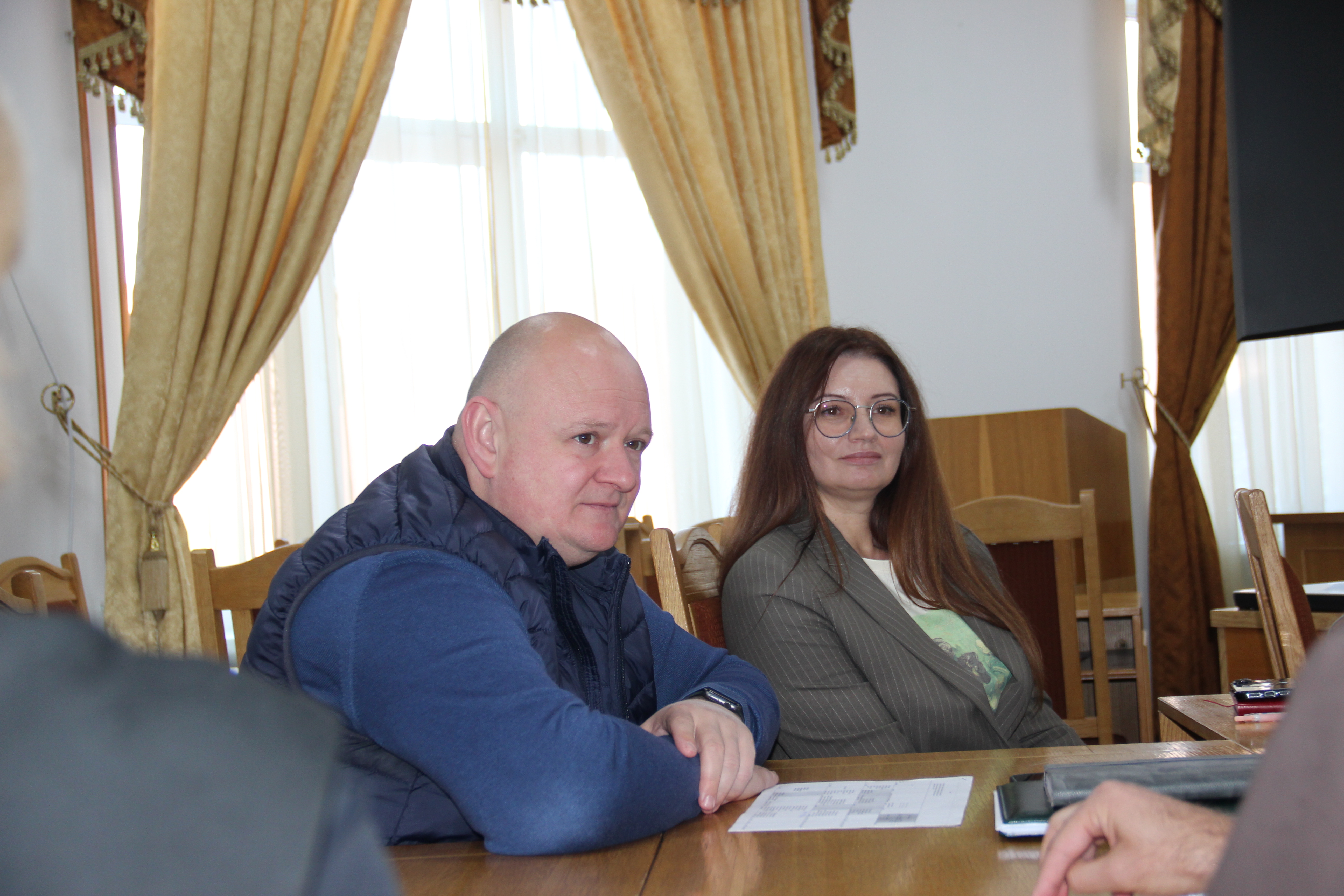 Офіційна зайнятість та сплата податків:  податківці Закарпаття провели зустріч із бізнесом. Фото № 2/1