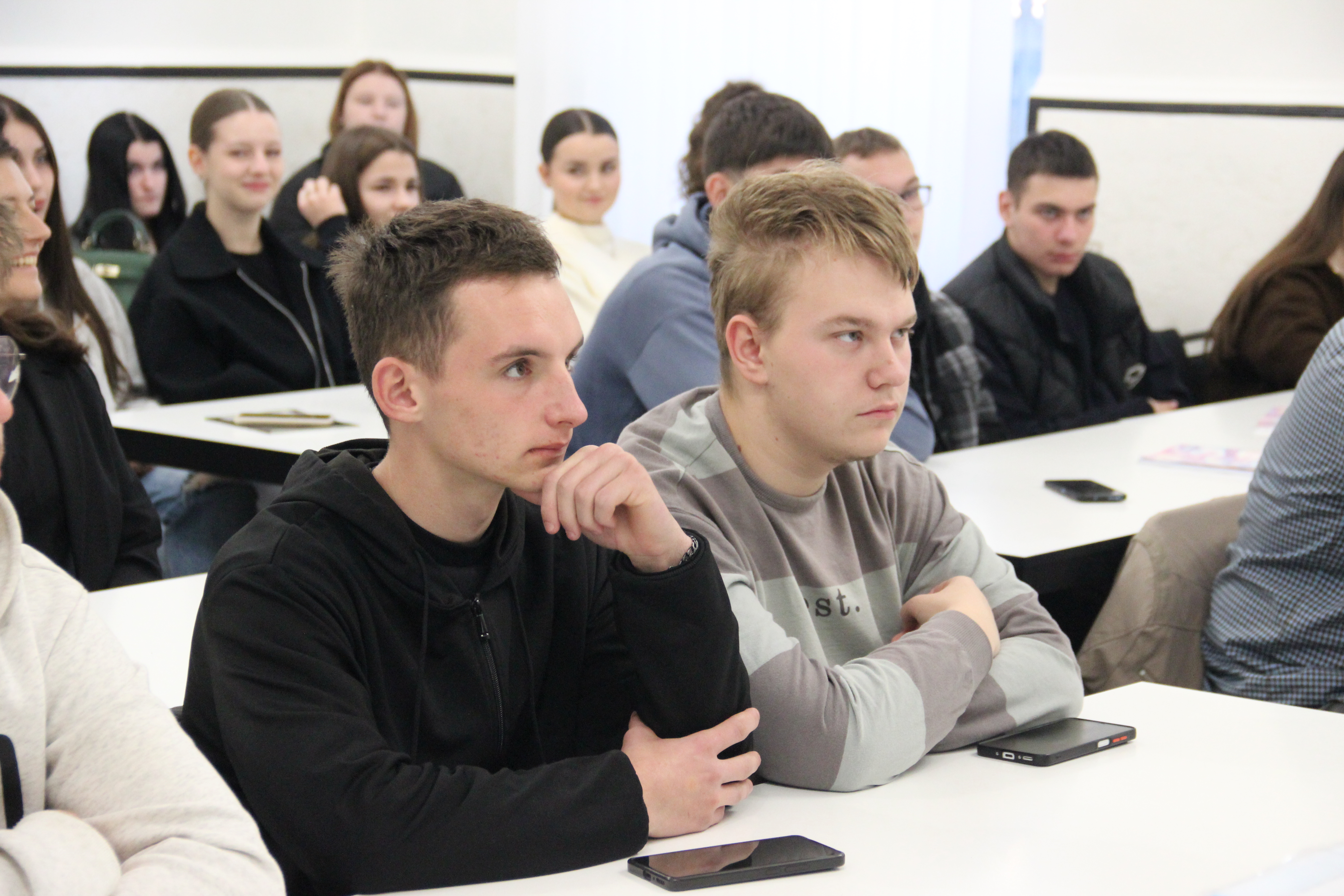 Студентам Ужгородського торговельно-економічного коледжу розповіли про практичні аспекти адміністрування ПДВ. Фото № 6/5