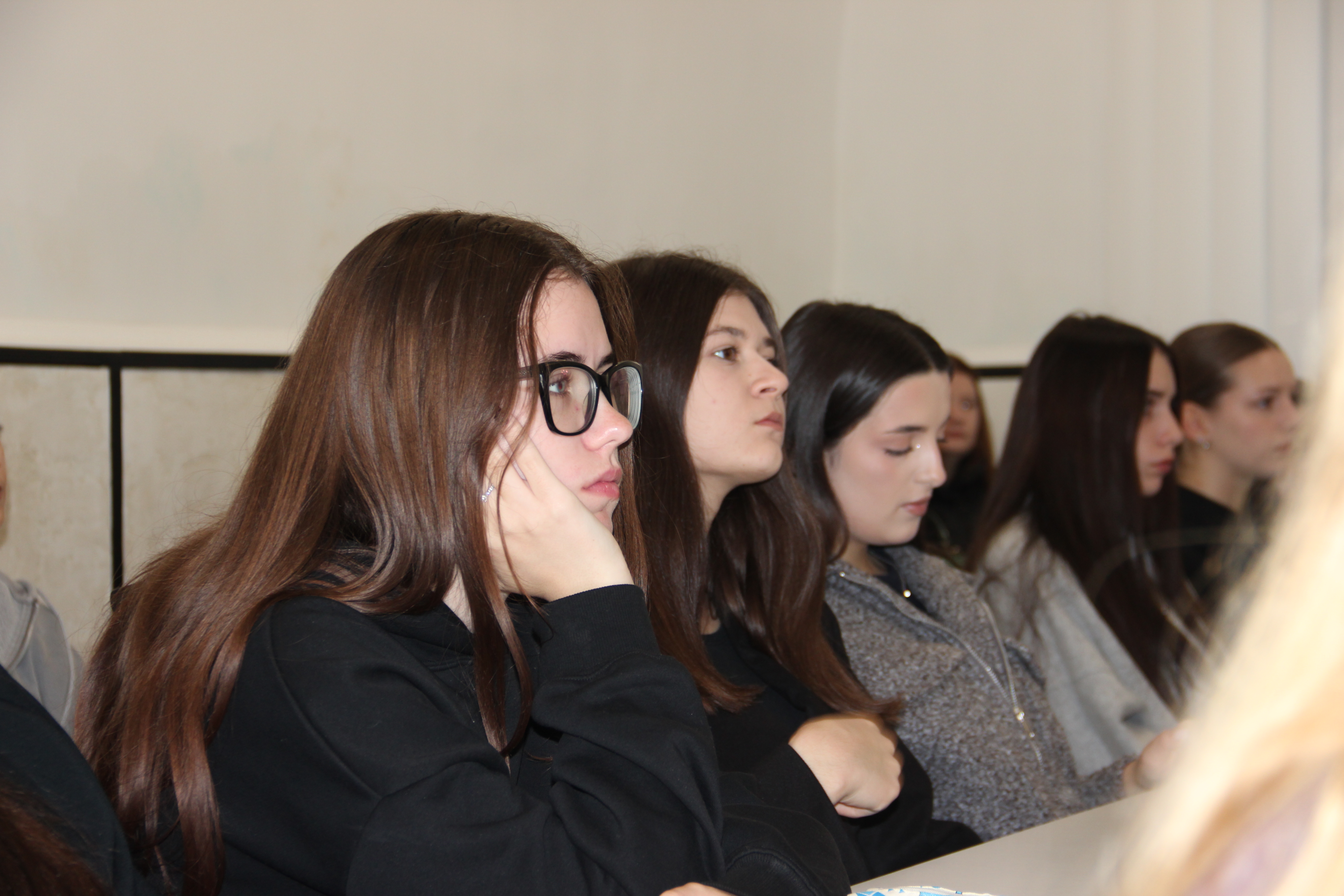 Студентам Ужгородського торговельно-економічного коледжу розповіли про практичні аспекти адміністрування ПДВ. Фото № 8/7