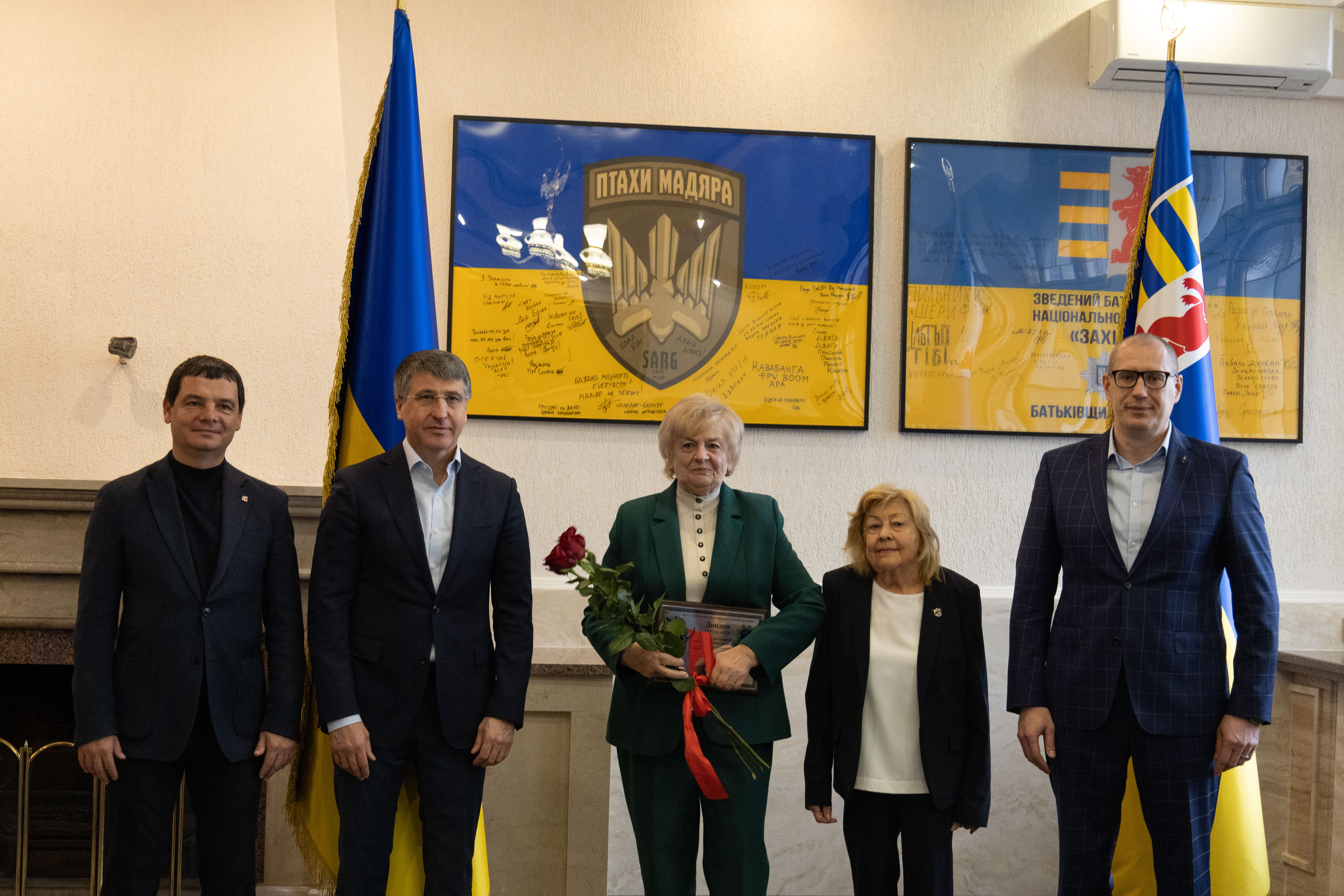 На Закарпатті відзначили переможців Всеукраїнського рейтингу «Сумлінні платники податків - 2025». Фото № 5/4