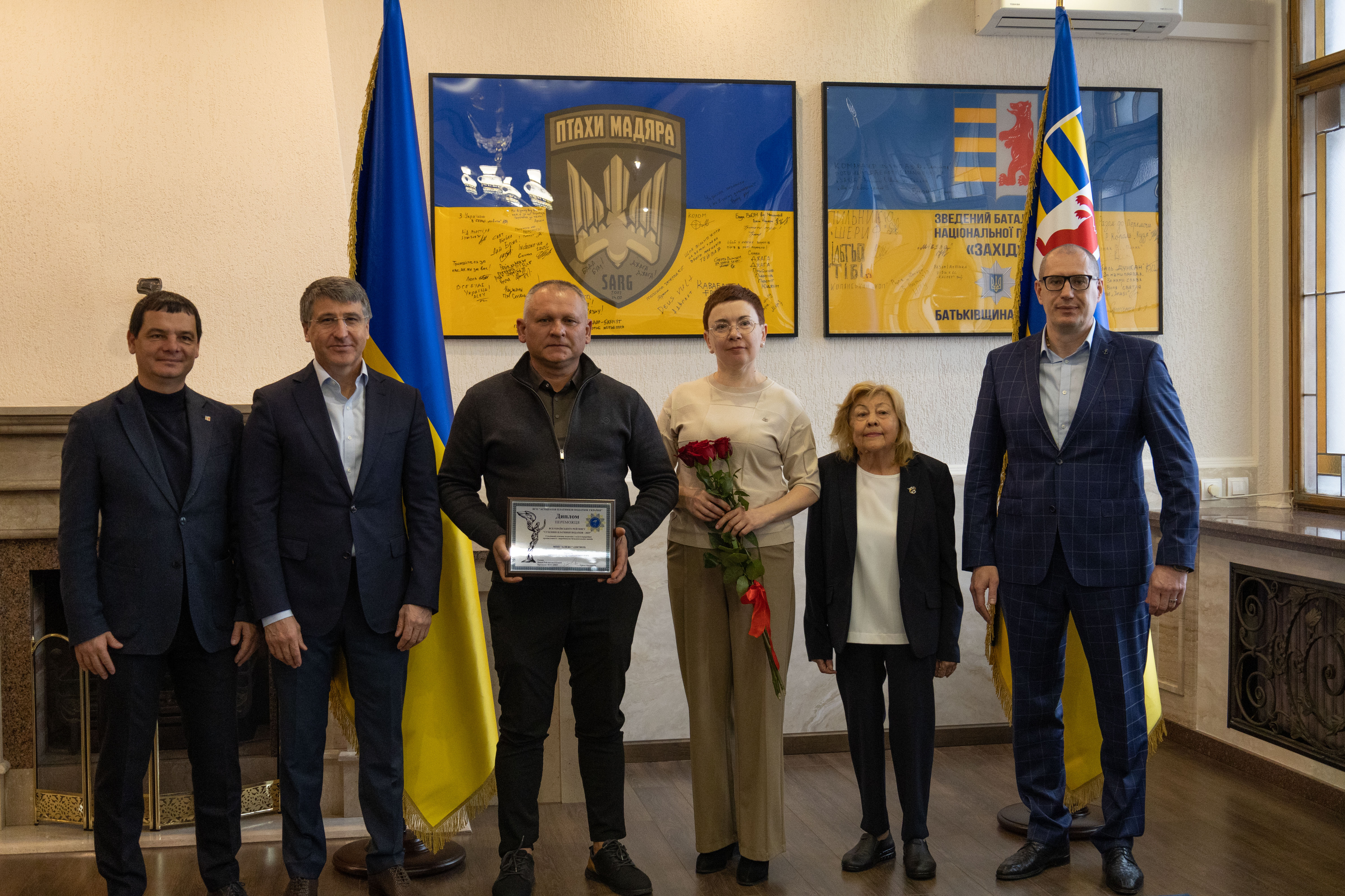 На Закарпатті відзначили переможців Всеукраїнського рейтингу «Сумлінні платники податків - 2025». Фото № 6/5