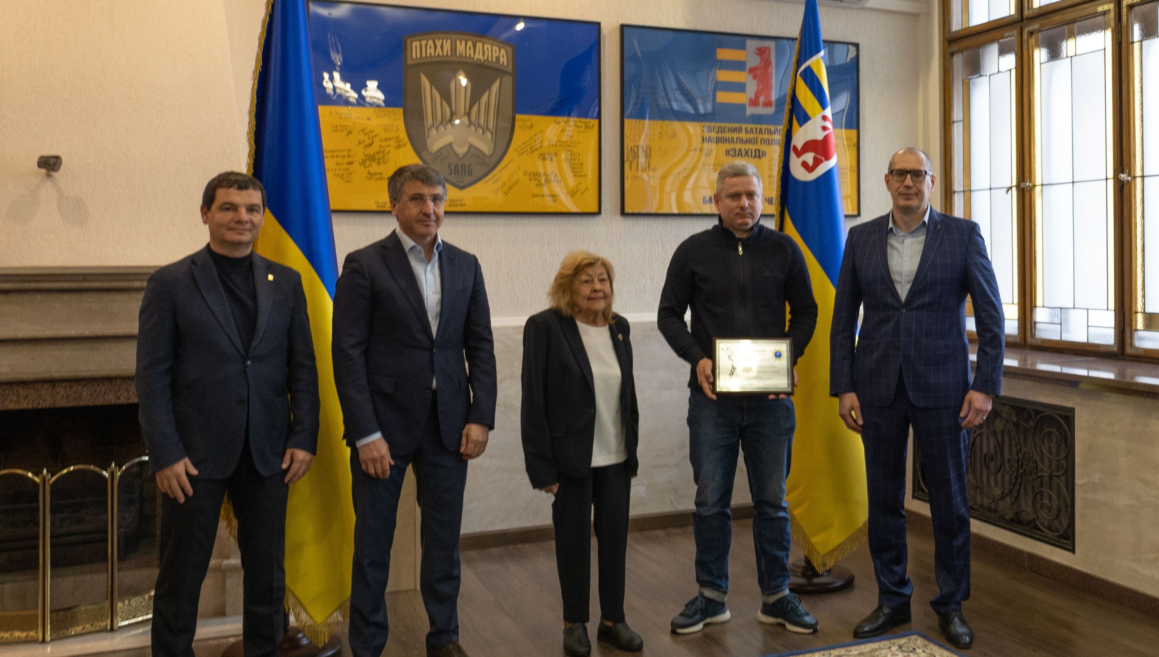 На Закарпатті відзначили переможців Всеукраїнського рейтингу «Сумлінні платники податків - 2025». Фото № 22/21